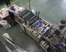 制(zhi)袋車(che)間-電(dian)腦高(gao)速三(san)邊封(feng)制袋(dai)機